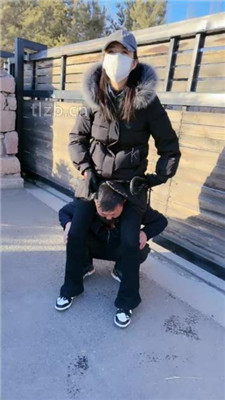 图片[6]_【沐夏夜】户外景区溜双狗_HD绳艺资源