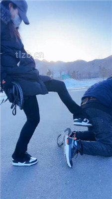 图片[18]_【沐夏夜】户外景区溜双狗_HD绳艺资源