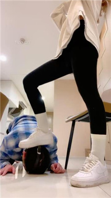 图片[2]_【甜味药丸】白袜瑜伽裤-口枷塞嘴/踩狗头狗爪/舔脏鞋底_HD绳艺资源