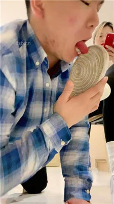 图片[13]_【甜味药丸】白袜瑜伽裤-口枷塞嘴/踩狗头狗爪/舔脏鞋底_HD绳艺资源