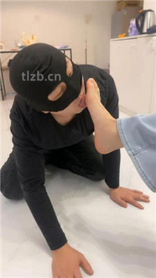 图片[5]_【03小殿下】嘴叼鞋/跪舔白袜裸足/对鞋磕头_HD绳艺资源