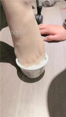 【清禾】脚底踩踏喂食/骑马/肉丝舔脚丫_HD绳艺资源