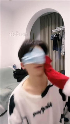 图片[2]_【智恩】圣诞女神S-踩踏/舔闻黑丝/内裤套头/吃卫生巾_HD绳艺资源