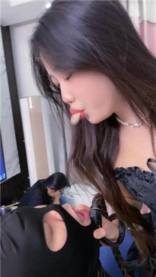 图片[2]_【麋鹿银儿】双母畜-人肉座椅/狗链遛狗/超重口喂食/全体重踩踏_HD绳艺资源