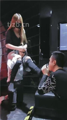 图片[11]_【昭玥】公开处刑-和闺蜜KTV玩弄小三母狗【上】_HD绳艺资源