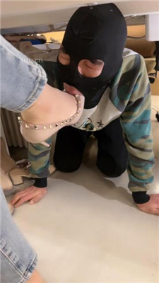 图片[5]_【喵主】桌底视角-胯下辱/铆钉高跟碾压踩/臭脚捂脸_HD绳艺资源