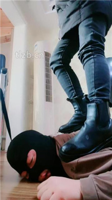 图片[3]_【梦凡】长靴美腿碾压踩/舔脏鞋底_HD绳艺资源