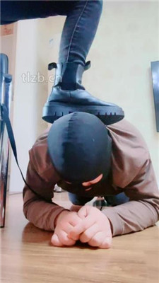 图片[10]_【梦凡】长靴美腿碾压踩/舔脏鞋底_HD绳艺资源