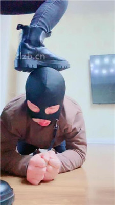 图片[16]_【梦凡】长靴美腿碾压踩/舔脏鞋底_HD绳艺资源