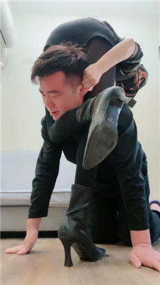 图片[13]_【美娜格格】短靴黑丝模特-狂抽耳光/揪耳朵_HD绳艺资源