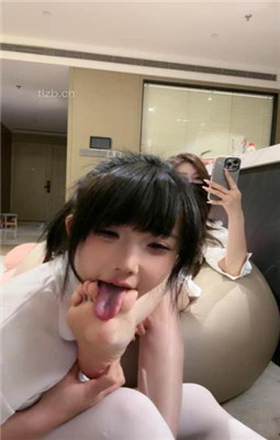 【美美子】女神闺蜜做狗裸足狂舔_HD绳艺资源