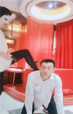 【伯爵】圈养犬化-高难度挑战蛇鞭/耳光/踢踹/清理靴子_HD绳艺资源