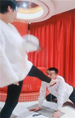 图片[15]_【伯爵】圈养犬化-高难度挑战蛇鞭/耳光/踢踹/清理靴子_HD绳艺资源