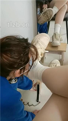 【爱可呀】母畜-学生主-超脏鞋袜闻舔_HD绳艺资源