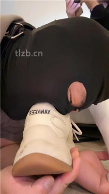 图片[3]_【美女祖宗】脚底崇拜者-运动鞋白棉袜_HD绳艺资源