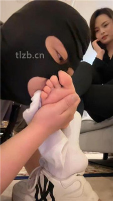 图片[7]_【美女祖宗】脚底崇拜者-运动鞋白棉袜_HD绳艺资源