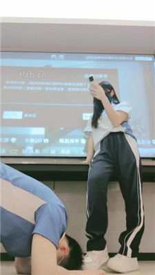 【妮蔻】学生服诱惑-原味脏鞋袜玩弄可恶同桌_HD绳艺资源