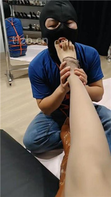 图片[2]_【猫爷】脚趾玩狗舌/长靴丝袜裸足舔_HD绳艺资源