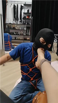 图片[4]_【猫爷】脚趾玩狗舌/长靴丝袜裸足舔_HD绳艺资源