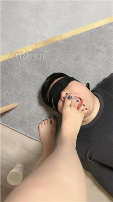 图片[6]_【若冰】仔细跪舔原味裸足脚趾_HD绳艺资源