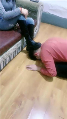 【蜜糖情侣】耳光暴打/舔脏长靴/骑马转胯/踩踏_HD绳艺资源