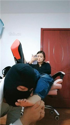 图片[2]_【晗主】开发素人小姐姐S-高跟丝袜恋足舔_HD绳艺资源