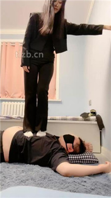 图片[2]_【希雅】白袜脚全体重踩踏【完整版】_HD绳艺资源