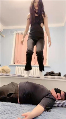 图片[5]_【希雅】白袜脚全体重踩踏【完整版】_HD绳艺资源