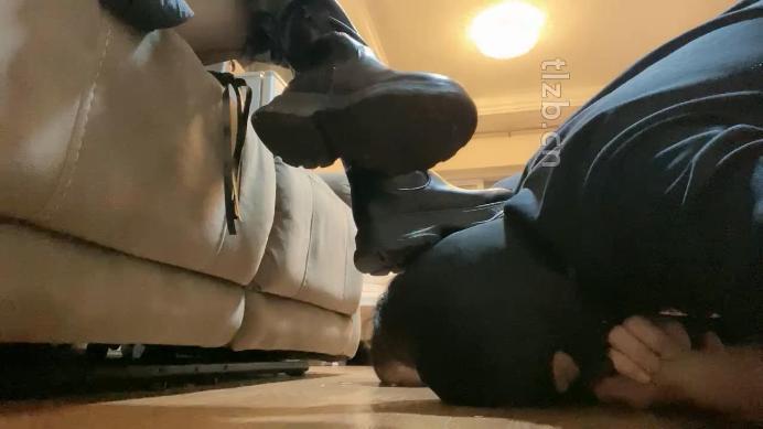 图片[4]_【zaizz】双主抢着舔脏长靴_HD绳艺资源