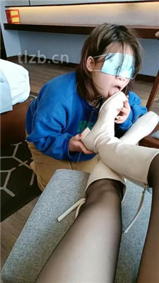 图片[11]_【爱可呀】母猪闺蜜给我清理脏鞋子_HD绳艺资源