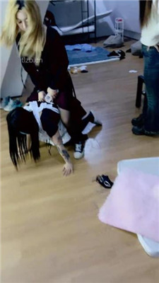 图片[12]_【女仆电】3女主VS3女慕-笼中圈养/遛狗钻胯/接吻口水_HD绳艺资源