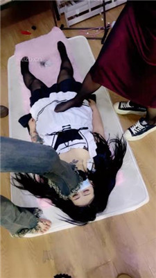 图片[13]_【女仆电】3女主VS3女慕-笼中圈养/遛狗钻胯/接吻口水_HD绳艺资源