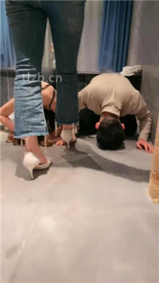 【小雅老师】情侣下跪做奴求虐-奴下奴舔脚-踩踏绳艺技巧【完整版】_HD绳艺资源