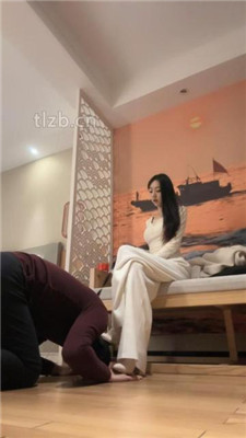 图片[2]_【凉子】骑马转胯/舔闻脏鞋臭脚/舔地板_HD绳艺资源