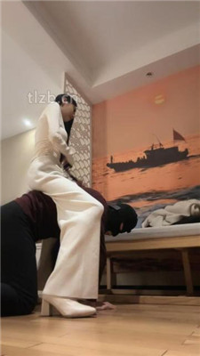 图片[3]_【凉子】骑马转胯/舔闻脏鞋臭脚/舔地板_HD绳艺资源