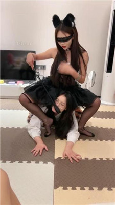 【橙宝】奴下奴-双母畜侍奉-骑乘/黑丝脚插嘴搓脸/升水_HD绳艺资源