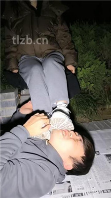 图片[9]_【冰爷】户外-骑马骑脖/运动鞋白袜踩踏_HD绳艺资源