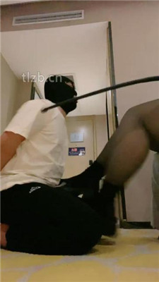 【宝珠姐姐】抽耳光/骑脖/短靴踩踏/舔脏鞋_HD绳艺资源