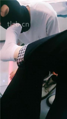 【冷妃】跪舔原味白袜裸足/吃袜/人肉脚垫_HD绳艺资源