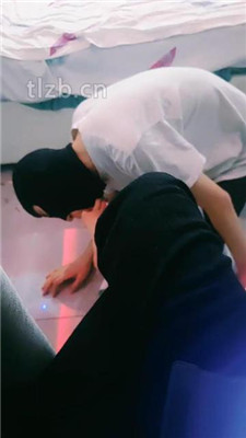 图片[2]_【冷妃】跪舔原味白袜裸足/吃袜/人肉脚垫_HD绳艺资源