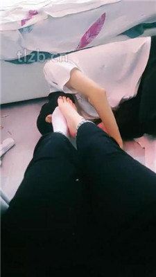 图片[3]_【冷妃】跪舔原味白袜裸足/吃袜/人肉脚垫_HD绳艺资源