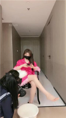 【美美子】牛奶浴足舌头保养/混合升水洗脚水艺术喝到饱_HD绳艺资源