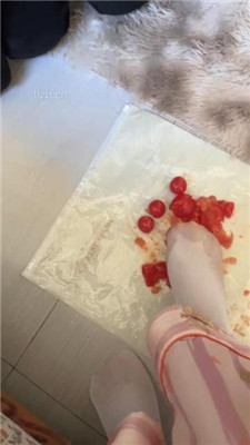 【学生双主】恶心专场-艺术圣水/小白袜踩踏喂食/口水_HD绳艺资源