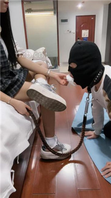 【珂儿大小姐】舔超脏鞋底/裸足恋足/赏赐圣水_HD绳艺资源