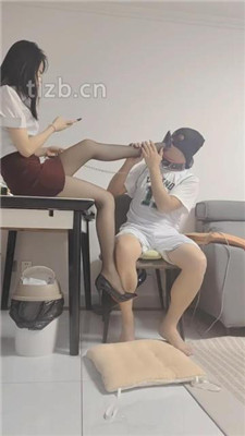 【丫丫】高跟黑丝踩踏/挑战插嘴/嘴叼高跟/口水吐脸_HD绳艺资源