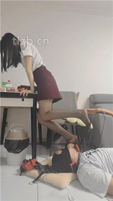 图片[13]_【丫丫】高跟黑丝踩踏/挑战插嘴/嘴叼高跟/口水吐脸_HD绳艺资源