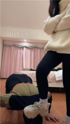 【琳儿】运动鞋白袜全体重踩/插嘴/伺候沐足_HD绳艺资源