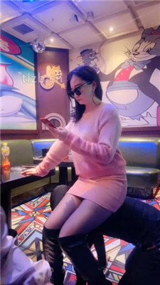 图片[13]_【小妮】KTV双调-长靴跪舔/踩踏钻胯/专用坐垫【双视角版】_HD绳艺资源