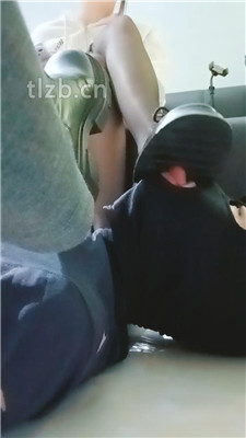 图片[2]_【文文文】双素人S-脚下脏鞋臭脚踩地毯狗【三视角版】_HD绳艺资源