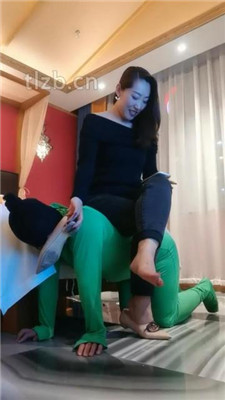 图片[4]_【冷御绳艺导师】sp/人肉坐垫/闻臭鞋/藤条抽/奖励舔脚_HD绳艺资源